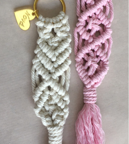 Μακραμέ Mπρελόκ Νονά Λευκό